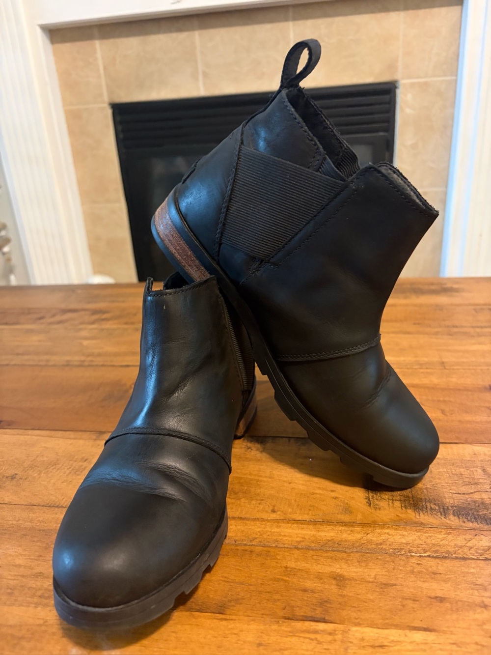 Sorel Emilie Chelsea Boots, size 8